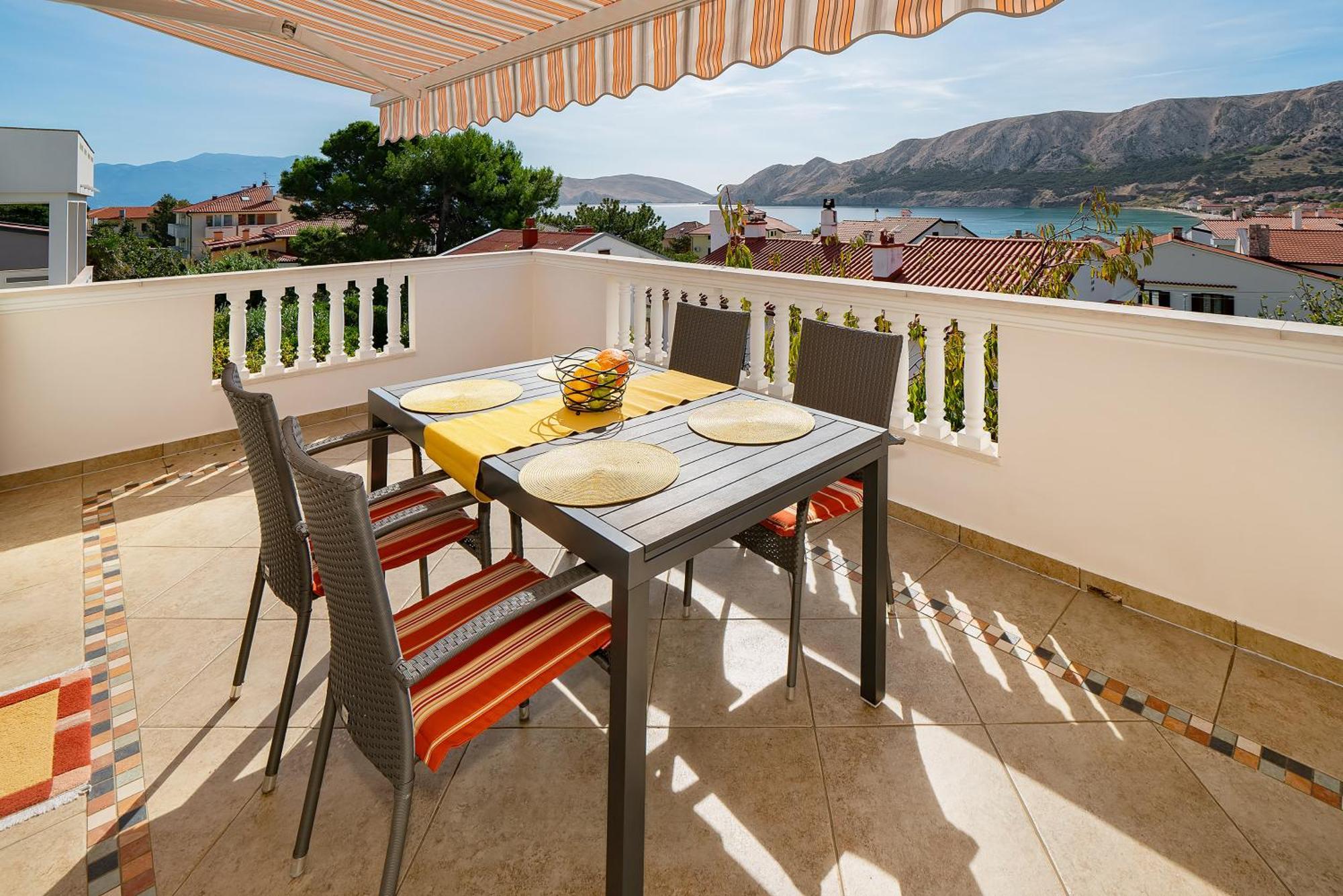 Apartments With Terrace Baska  Room photo